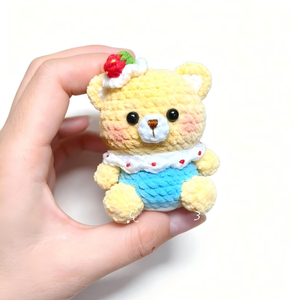 Porte-clés Ours Fraise au Crochet Fait Main, Très Vendu, Breloque de Sac Ours Amigurumi en Coton Doux Tricoté, Adorable Jouet au Crochet, Idéal Cadeau - Product Image 4