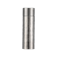 Bouteille d'eau en titane à double paroi isolée sous vide de 500 ml avec filtre à thé, personnalisable avec logo, idéale pour les cadeaux d'affaires en gros