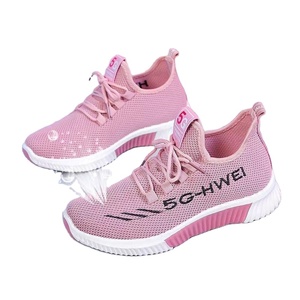 YATAI nouveau printemps et été respirant femmes baskets mère personnes âgées chaussures de marche chaussures pour femmes travail
