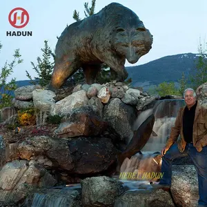 Outdoor Life Size Bronze Canadian Brown Bear Sculpture