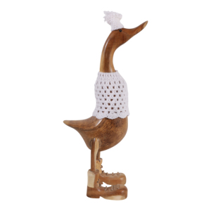 Statuetta di anatra in legno di teak con cappello lavorato a maglia e stivali per decorazioni domestiche - Product Image 1