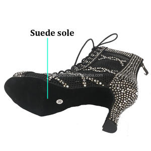 Bota <span class=keywords><strong>de</strong></span> <span class=keywords><strong>baile</strong></span> <span class=keywords><strong>de</strong></span> suela blanda negra personalizada para mujer, tacones <span class=keywords><strong>de</strong></span> cristal <span class=keywords><strong>de</strong></span> satén <span class=keywords><strong>latino</strong></span> con cremallera <span class=keywords><strong>de</strong></span> 8CM - Product Image 4