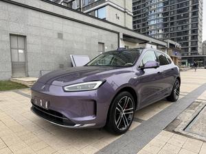 AITO M5 Extended-Range Ultra SUV 4x4 usato del 2025 viola su sfondo albicocca - Product Image 2