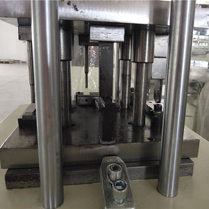 Poinçonneuse de profilés en aluminium <span class=keywords><strong>Machine</strong></span> de poinçonnage de serrures de portes en PVC pour l'aluminium - Product Image 3