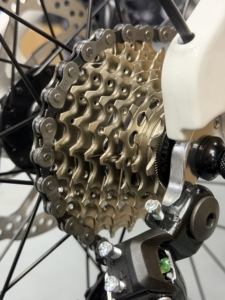 Cadre de vélo de course en fibre 700C avec freins à disque hydrauliques 16 vitesses, fourche et jantes en aluminium ultra-légères AL6061/T6&Light W - Product Image 6