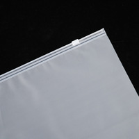 Sacs en PE transparents mats à fermeture éclair fabriqués par le fabricant, sacs auto-scellants pour vêtements, emballage de rangement pour vêtements, logos personnalisables