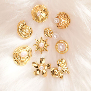 Premium Leicht-Luxus Perlen 18K Vergoldete Edelstahl Mode Feiner Schmuck Perlen-Ohrstecker für Damen - Product Image 3