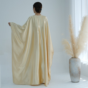 Abaya élégante en satin lisse pour femme, imprimée au sérigraphie, à manches papillon, longueur ras du sol, collection mode islamique 2026 - Product Image 6