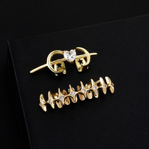 Pendientes de Oro con Forma de Corazón y Dientes de Perro con Incrustaciones de Diamantes para Fiesta, Joyería Unisex Estilo Hip Hop - Product Image 1