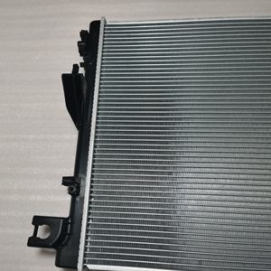 Radiador de fábrica de Venta caliente <span class=keywords><strong>precio</strong></span> competitivo para JEEP WRANGLER 2019 <span class=keywords><strong>2022</strong></span> 3,6 litros OEM 68143886AA 55056633AB AA 55056634AB - Product Image 3