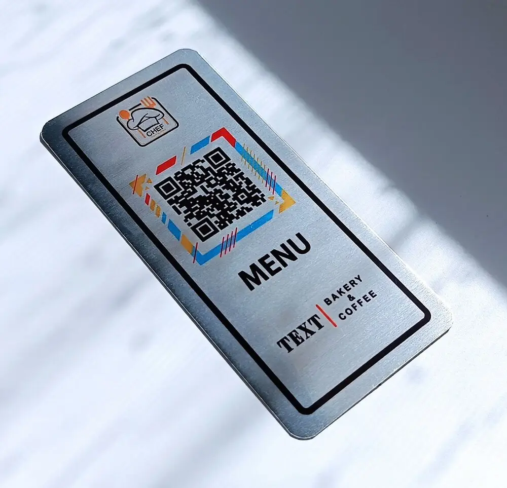 Tùy chỉnh Nhôm Tên tấm với khắc in ấn Số serial và mã QR Tag cho logo công ty bảo vệ môi trường