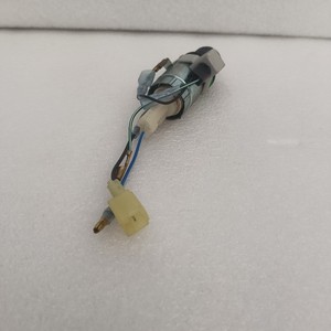 Allume-cigare Hyundai 21E4-0008 1 prise universelle pour excavatrice avec port USB - Product Image 3