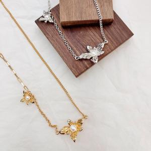 Diseñador de nicho francés Retro de lujo de gama alta Simple perla de agua dulce natural en forma de flor collar resistente - Product Image 6