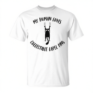 T-shirt « Mon humain aime les badges de collection » pour les propriétaires de chats - Product Image 2