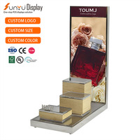 Support d'affichage de comptoir en métal sur mesure SUNYU avec rehausseur en bois, support d'affichage à 3 niveaux pour produits de parfumerie et de soin de la peau
