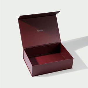 Scatola Regalo di Lusso Bordeaux Personalizzabile con Chiusura Magnetica a Ribalta, Logo Personalizzato, Carta Kraft con Rivestimento UV - Product Image 3