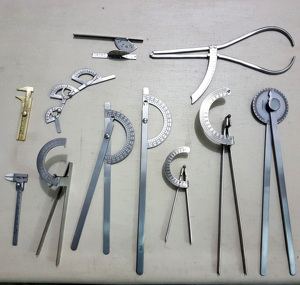 เครื่องวัดมุมทางการแพทย์แบบแมนนวล ความแม่นยำสูง สำหรับข้อต่อขนาดใหญ่ ทำจากสแตนเลส ใช้เป็นเครื่องมือผ่าตัด ได้รับการรับรองมาตรฐาน CE ระดับ I - Product Image 1