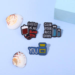 Sıcak satış tıbbi serisi alaşım broş yaratıcı kan transfüzyon çantası mektup ilaç şişe emaye rozeti broşlar - Product Image 1