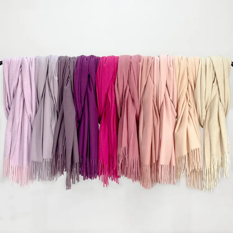 2024 personalizado invierno cálido pashminas hijab flecos cuello chales imitación Cachemira lana poliéster bufandas para poncho capas de colores mujeres