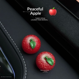 Ornamen Mobil Apple dengan Daun Hijau Dekorasi Dasbor Lucu untuk Perjalanan Aman Hadiah Aksesoris Interior Mobil Unik untuk Wanita - Product Image 2