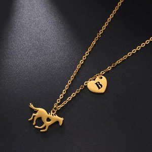 Collana <span class=keywords><strong>di</strong></span> cavalli <span class=keywords><strong>di</strong></span> moda della fabbrica <span class=keywords><strong>di</strong></span> Zhongzhe con <span class=keywords><strong>lettere</strong></span> d'amore collana <span class=keywords><strong>di</strong></span> pony carina collana <span class=keywords><strong>di</strong></span> gioielli in acciaio inossidabile placcatura oro 18k - Product Image 2