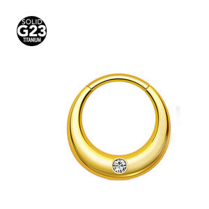 Pendientes de Oreja en Forma de Corazón con Circonita y Titanio G23 ASTM-F136, Chapados en Oro de 18K, Anillo de Nariz, Joyería Corporal para Mujer, Uso Diario - Product Image 4