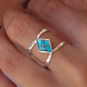 Anello Geometrico T0981 con Turchese, Pietra Naturale Quadrata con Incastonatura a Castone, Gioiello Unisex alla Moda, Idea Regalo - Product Image 1