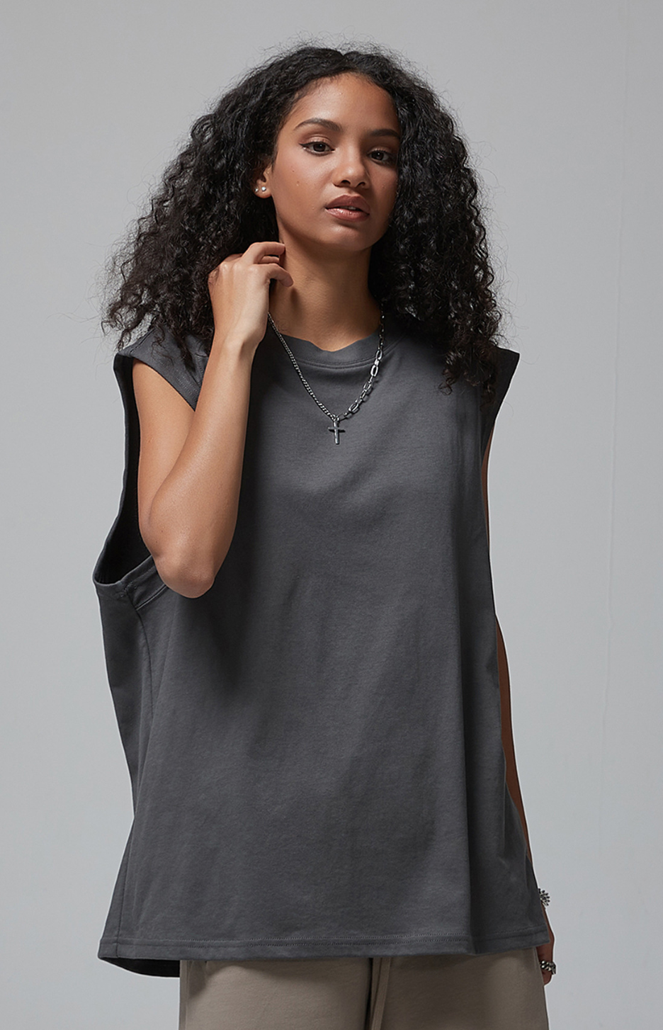 สีเทาเข้ม