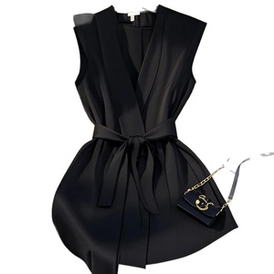 Vestido de Gasa sin Mangas Color Vino Tinto, Estilo Francés Elegante y Sofisticado, Diseño Exclusivo de Alta Gama, con Cinturón Anudado, para Primavera - Product Image 3