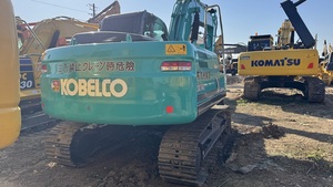 Excavatrice sur chenilles Kobelco SK140 couleur turquoise avec godet de 0,57 m³ de capacité, poids opérationnel de 14 tonnes, machine d'occasion - Product Image 2