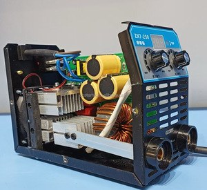 Pequeña máquina de soldar MMA 200a Soldador inversor Eléctrico Manual usado Equipo de soldadura por arco de metal - Product Image 2