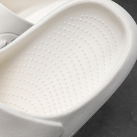 Individuelles Logo OEM Pillow Slides Offene Zehenpartie Pantoffeln mit Dämpfung aus EVA-Material Weiche Cloud Slide Atmungsaktive Hausschuhe