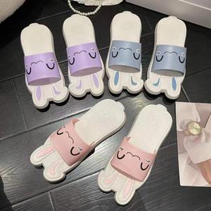 Pantofole da uomo con disegno di coniglio, suola antiscivolo in EVA, tomaia in PVC, per tutte le stagioni, da indossare in casa, taglia 35-40 - Product Image 3