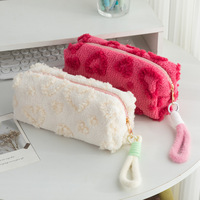 Ins Portable Carré Toilette Sac De Rangement Dragonne Grande Fermeture Éclair Fluffy Oreiller Cosmétique Pochette Doux Amour Conception En Gros