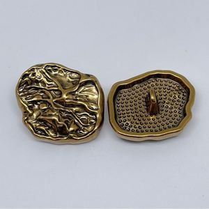 Trench-Coat texturé en métal irrégulier Boutons cousus à la main - Product Image 2