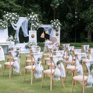 Décoration de chaise moderne en <span class=keywords><strong>organza</strong></span> blanc transparent avec nœud en bambou et matériau en soie glacée pour arche de mariage - Product Image 1
