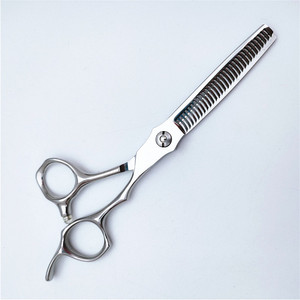 Ciseaux à cheveux Inoue Kagaku 62 mm en acier inoxydable 440C pour droitiers, usage beauté C334 - Product Image 5