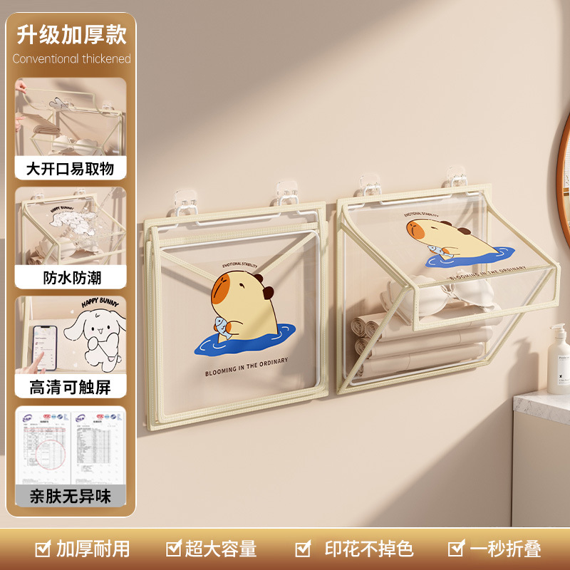 One medium-sized Kapibala bag comes with two hooks.