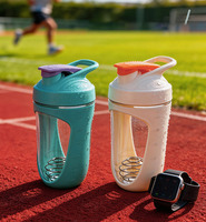 Bouteille shaker de sport colorée 680 ml sans BPA pour protéines, fitness et entraînement, avec mélangeur intégré pour la gym
