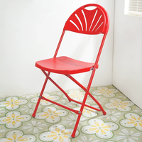 Chaise pliante moderne et confortable en plastique pour événements extérieurs et hôtels, fournie directement par l'usine