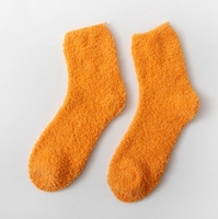 Chaussettes de couchage en peluche moelleuses pour femmes Chaussettes mi-mollet de couleur bonbon pour l'hiver