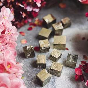 Spécimen de cristal de pyrite cubique naturelle, pierre brute de chalcopyrite dorée, cubes de pyrite de fer polie, collection de haute qualité, Feng Shui - Product Image 1