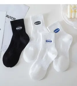 Белые мужские хлопковые спортивные носки против запаха с вышивкой до середины икры универсальные модные носки