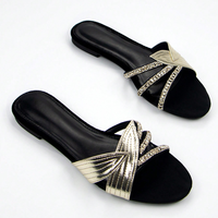 Sandales plates élégantes pour femmes avec appliques feuilles d'or et chaîne en strass, mules plates à enfiler, chaussures d'été souples pour femmes