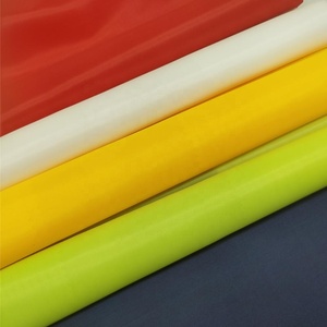 Tissu en <span class=keywords><strong>taffetas</strong></span> de polyester uni teint en <span class=keywords><strong>soie</strong></span> douce de Jiangsu, Chine, 180t pour doublure - Product Image 6