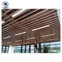 Prix de gros pour artistique panneaux de plafond linéaires en aluminium suspendu faux déflecteur avec latte de mur rideau certifiée CE