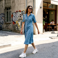 Robe midi en jean bleu avec col rabattu et manches courtes pour femme, en tissu léger, style moderne, coupe confortable