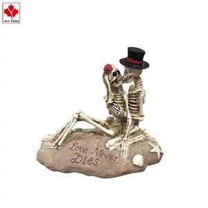 Kunden spezifische beängstigende Souvenirs Poly Harz Paar Skulptur Harz Liebhaber Schädel Statuen für Halloween Geschenk