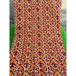 Cubrecama Kantha de algodón artesanal tradicional con un estampado artístico atemporal y una construcción ligera para un interior elegante. - Product Image 1