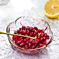 Excelente moderne geëmbosseerde glazen serveerschaal met bloemvorm, milieuvriendelijk, voedselveilig, voor desserts, fruit en salades, met gouden rand, schattig.
